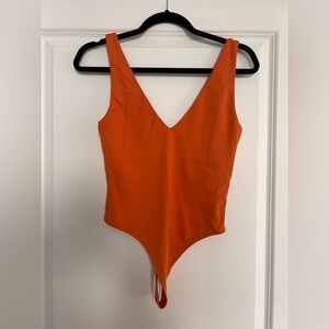 NWOT ARITZIA V NECK BODYSUIT